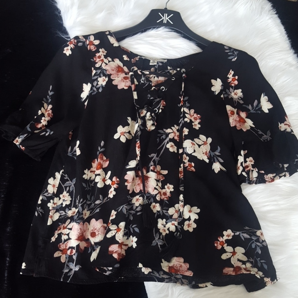 💕 american eagle floral blouse